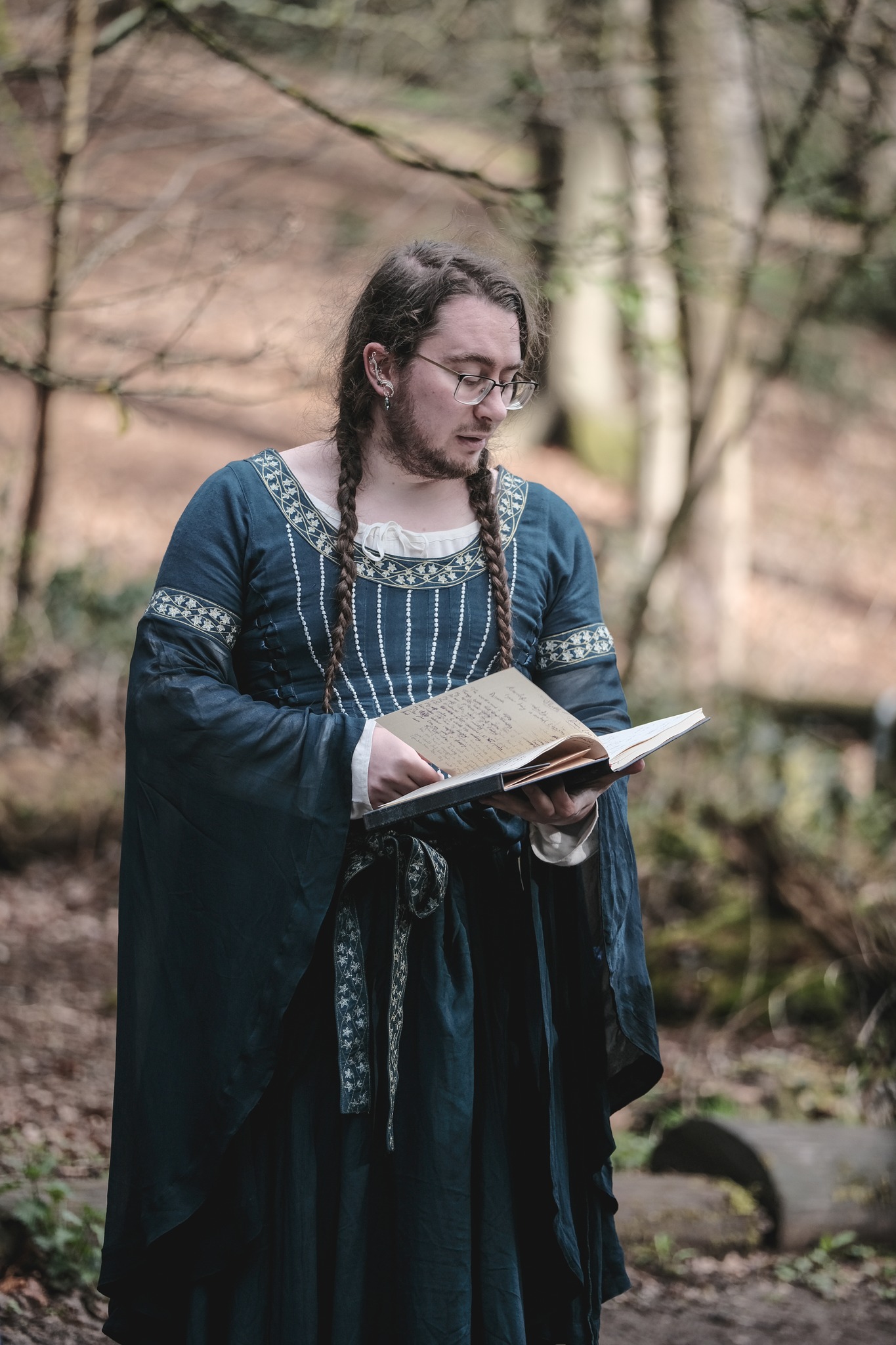 elain_reading.jpg